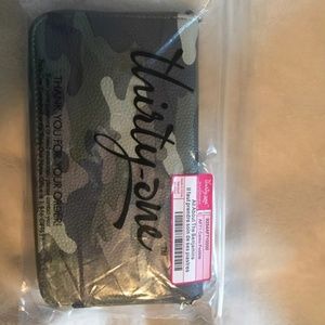 All about the Benjamin Camo